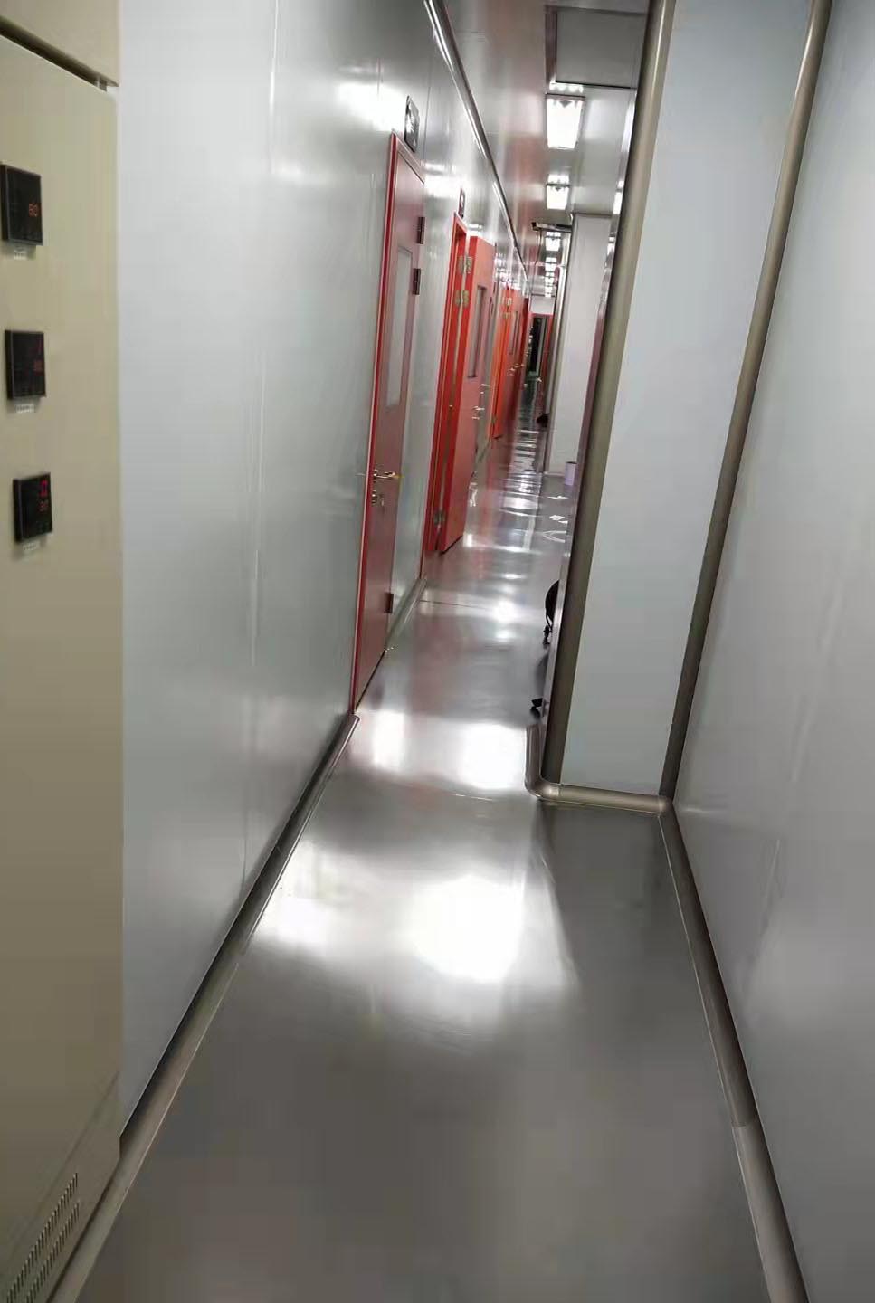 無塵自動<a href='http://www.813mm.cn/' target='_blank' title='噴漆設(shè)備' style='color:#eb2828'><strong>噴漆設(shè)備</strong></a>.jpg